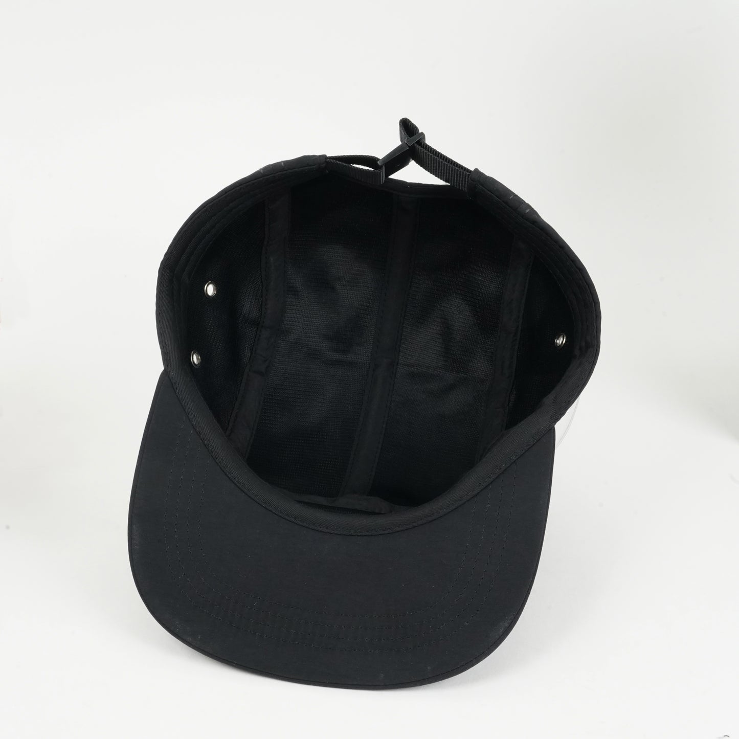 5-Panel Cap with Black Rubber Logo - Recce Clothing for Outdoor Enthusiasts